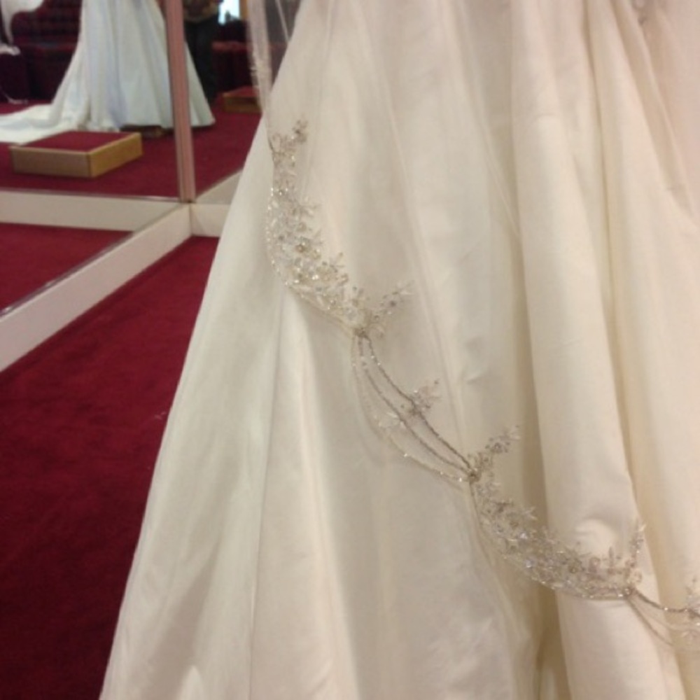 Justin Alexander Wedding Dress (9770) NEVER WORN OR ALTERED - Picture 4 of 12